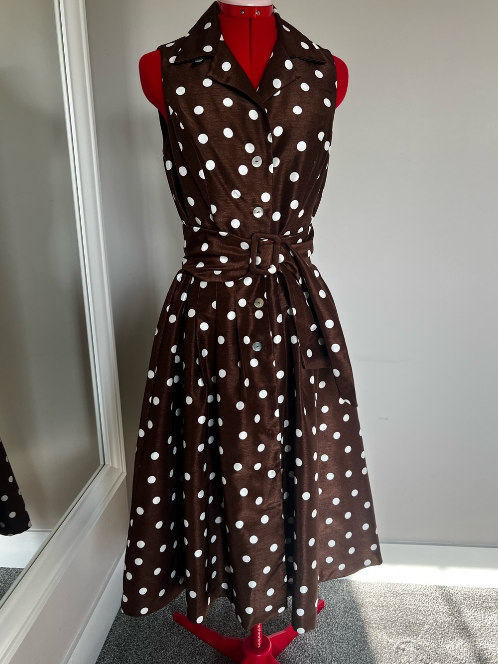 vintage Jessica Howard Brown and White Polka Dot Sleeveless Shirt Dress